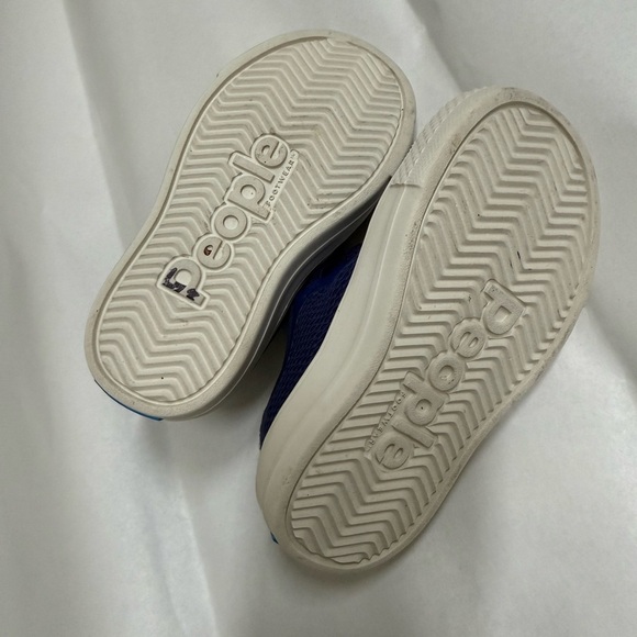 People Kids Navy Blue Sneakers - Picture 7 of 9